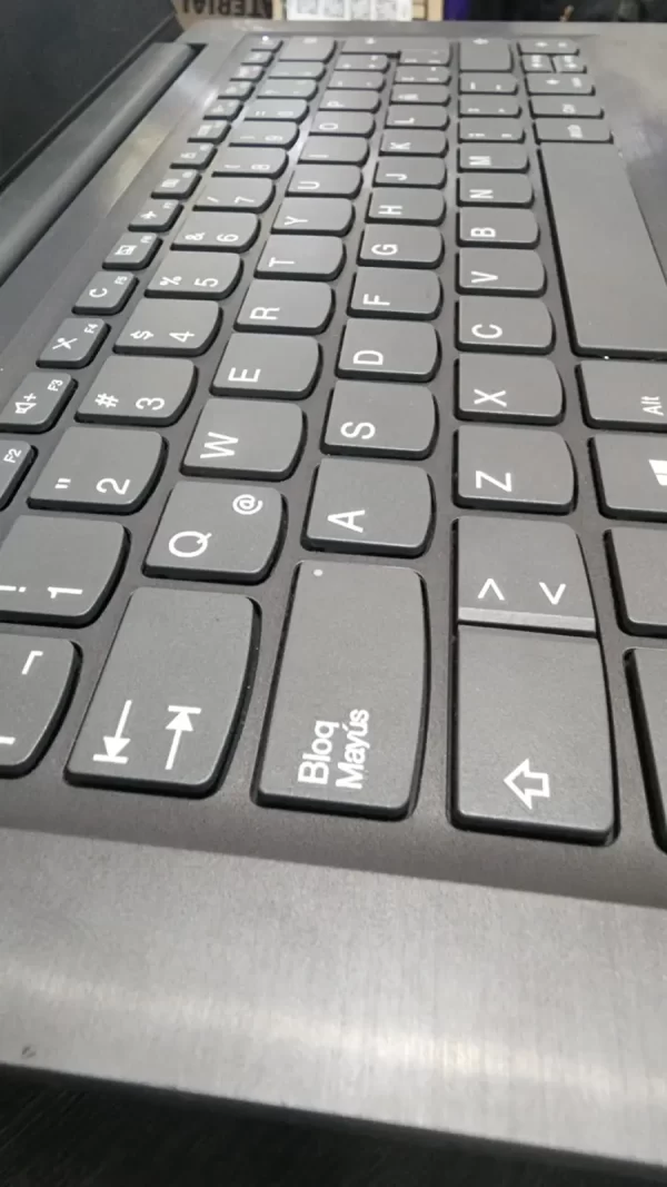 Laptop portátil Lenovo V14-ADA Model: 86C6 usada 12GB de Ram NVMe 500GB de almacenamiento AMD Athlon Silver 3050U Radeon Graphics 2.30GHz - Imagen 8