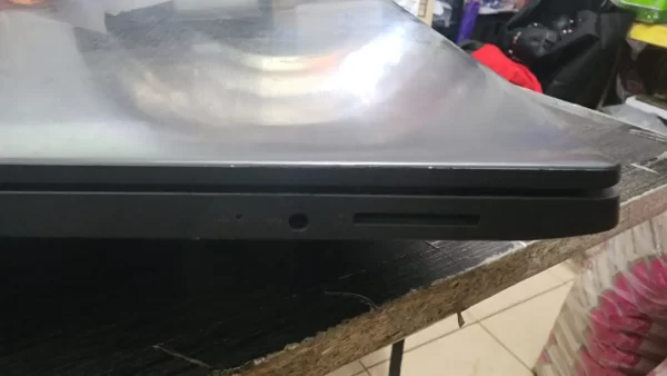 Laptop portátil Lenovo V14-ADA Model: 86C6 usada 12GB de Ram NVMe 500GB de almacenamiento AMD Athlon Silver 3050U Radeon Graphics 2.30GHz - Imagen 3