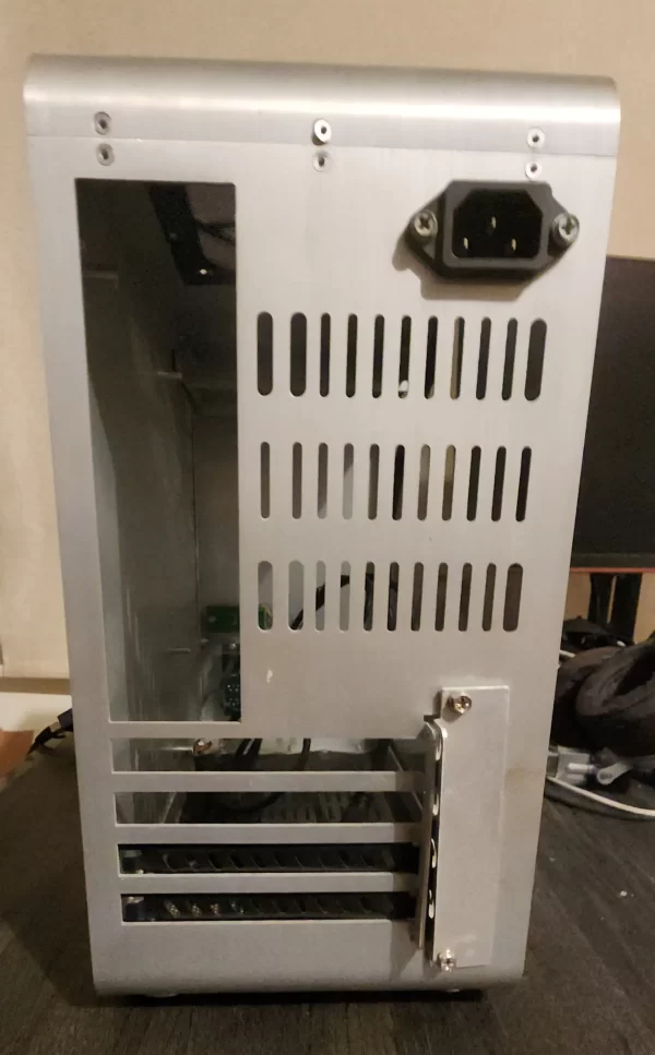 case gamer, pc gamer, torre gamer, case de aluminio, torre de aluminio, torre micro itx, torre mini atx